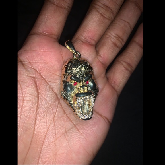 Shop Gld Gorilla Pendant - Picture 2 of 3